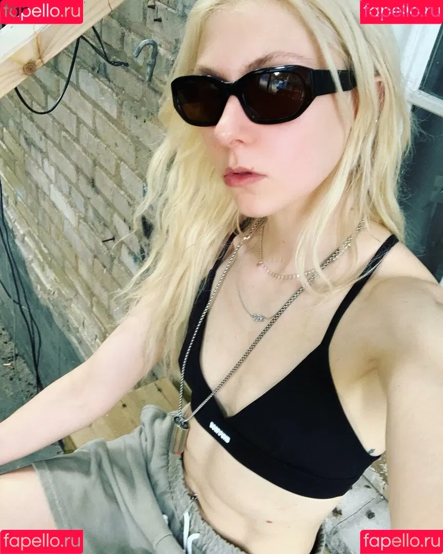 Taylor Momsen Onlyfans Photo Gallery 