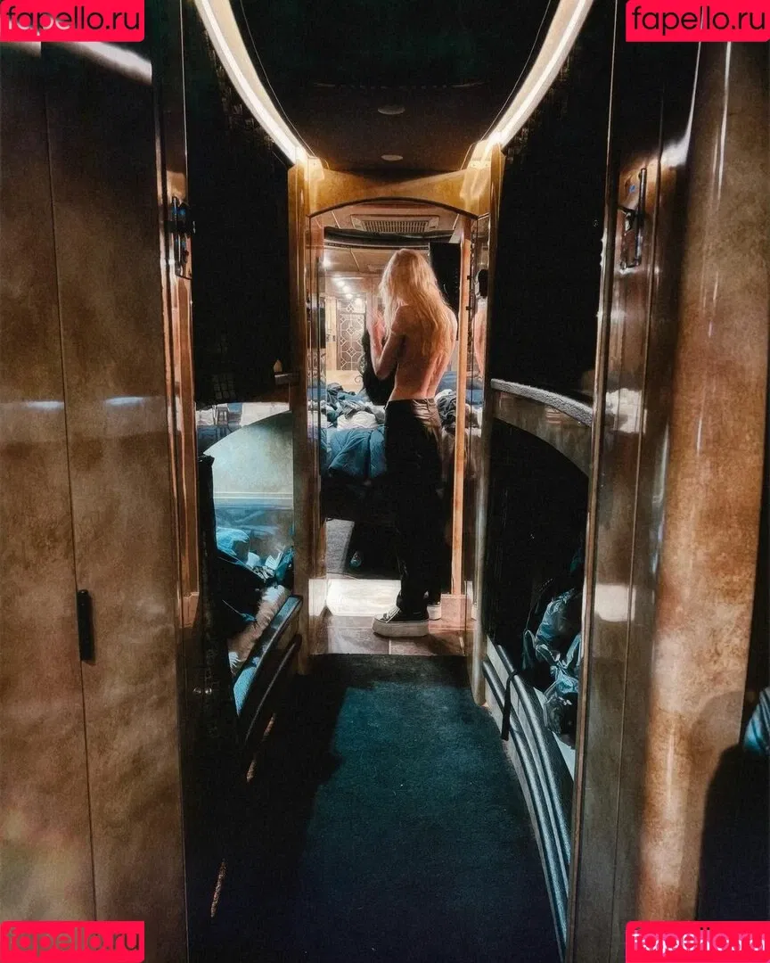 Taylor Momsen Onlyfans Photo Gallery 