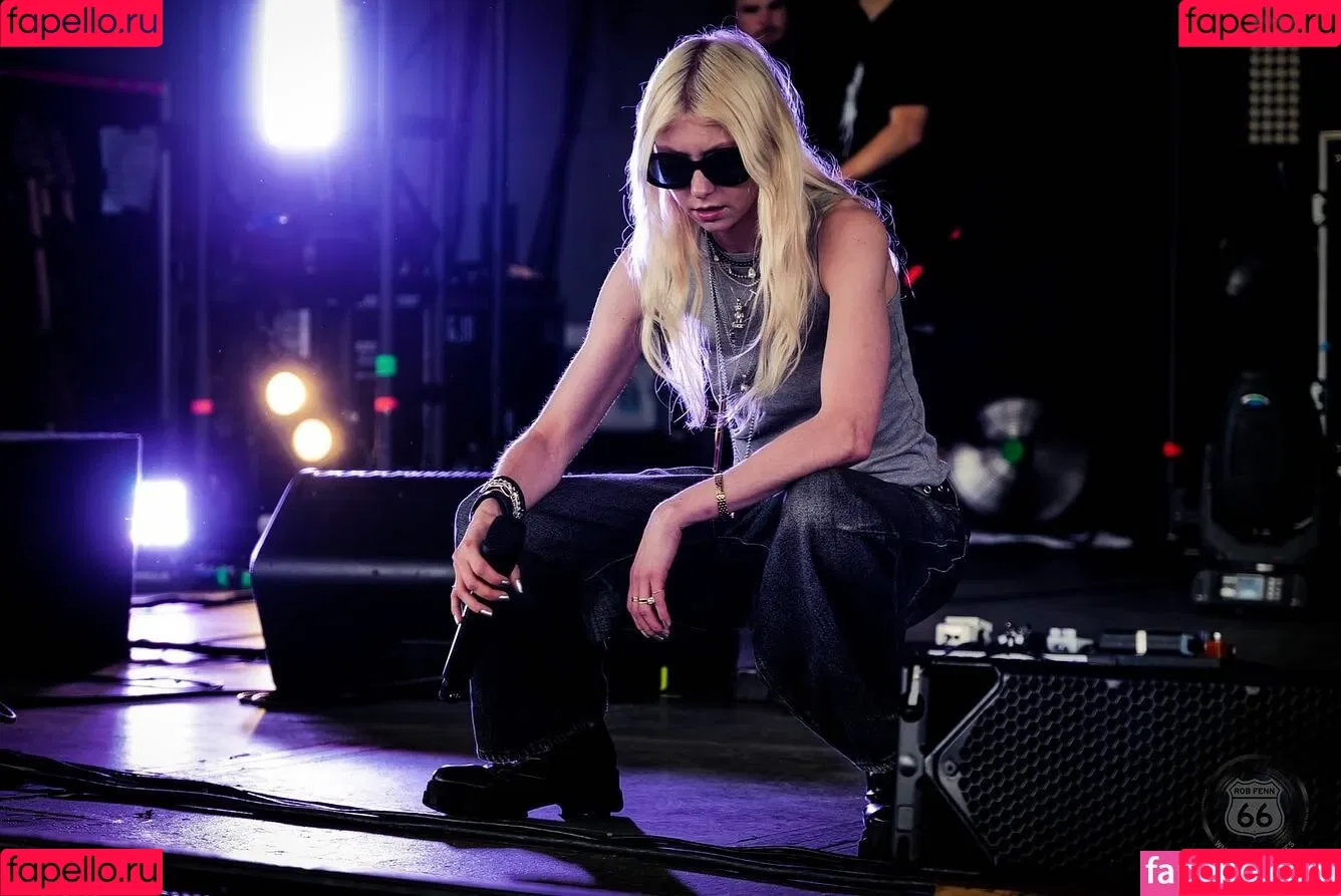 Taylor Momsen Onlyfans Photo Gallery 