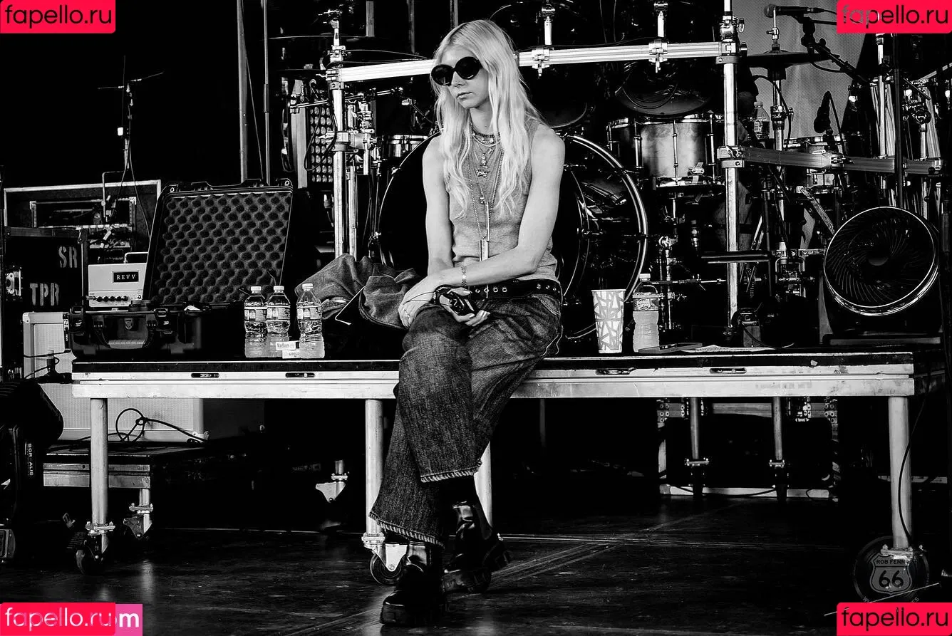 Taylor Momsen Onlyfans Photo Gallery 