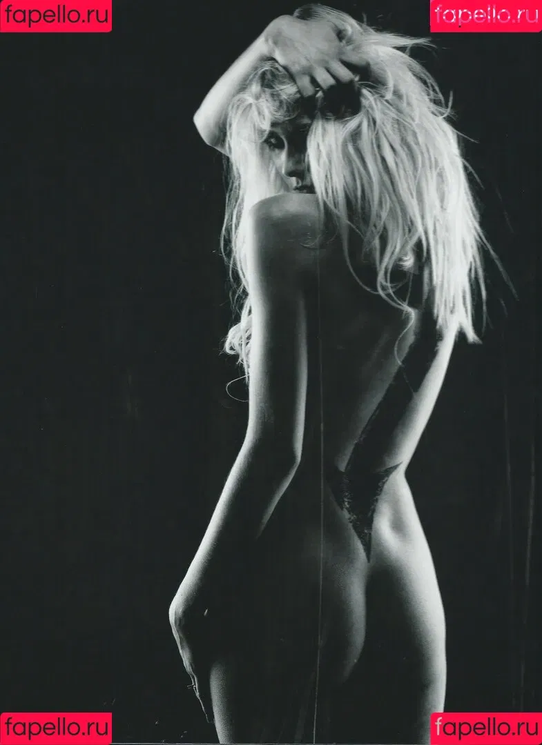 Taylor Momsen Onlyfans Photo Gallery 