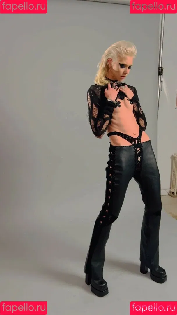 Taylor Momsen Onlyfans Photo Gallery 