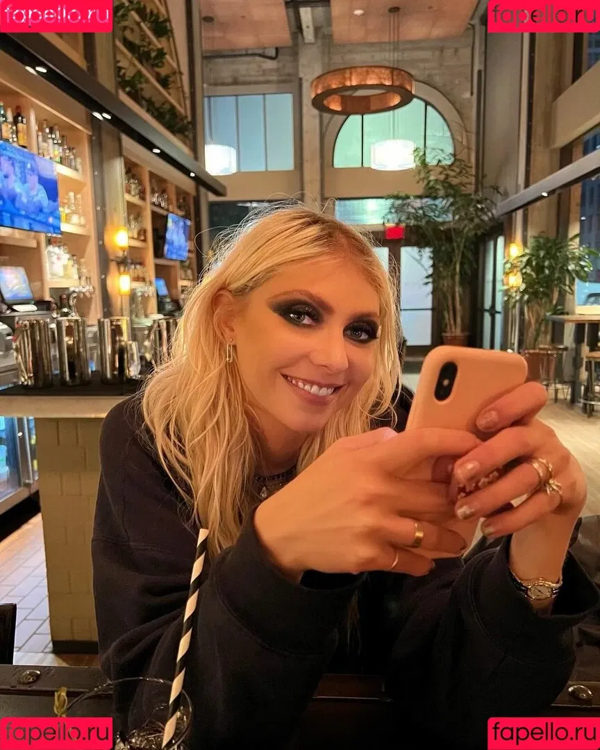 Taylor Momsen Onlyfans Photo Gallery 