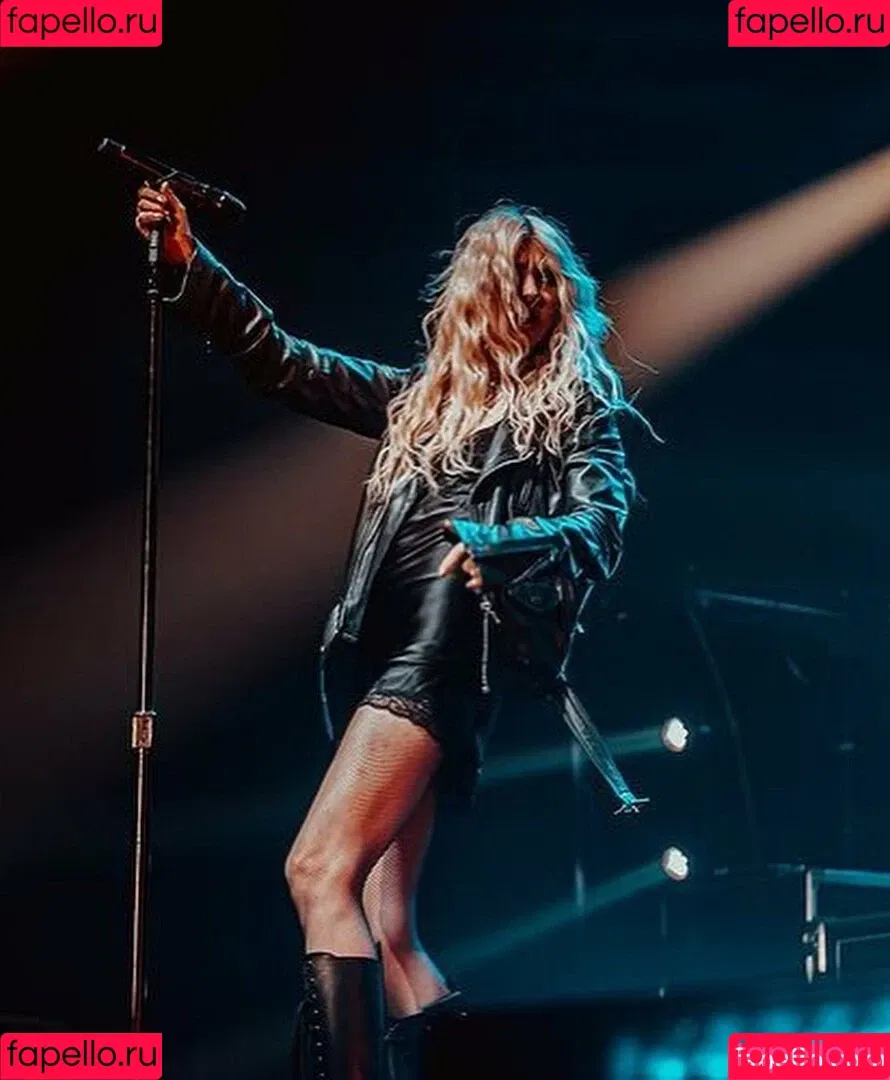 Taylor Momsen Onlyfans Photo Gallery 