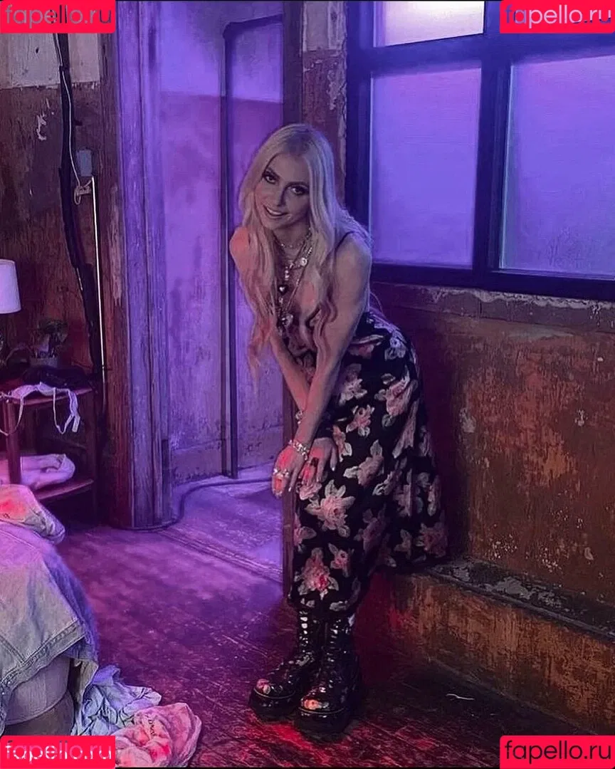 Taylor Momsen Onlyfans Photo Gallery 