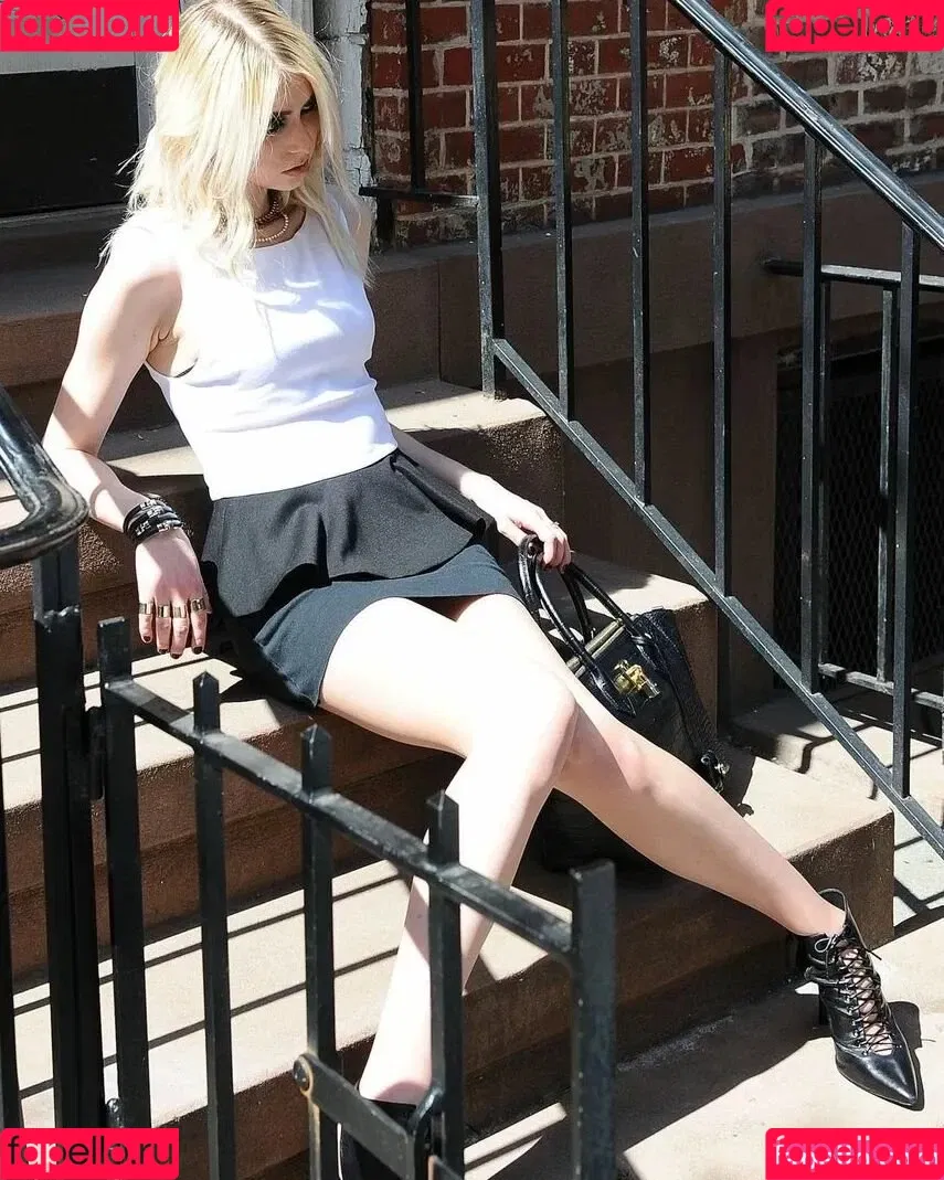 Taylor Momsen Onlyfans Photo Gallery 