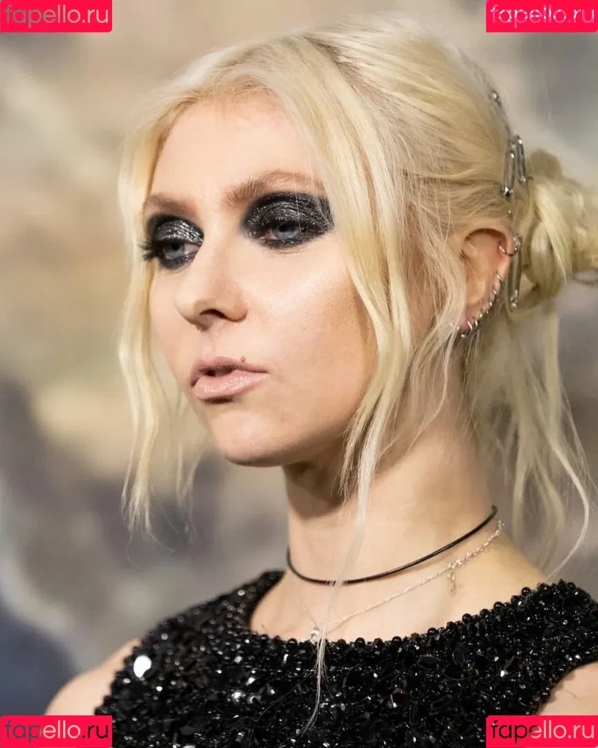 Taylor Momsen Onlyfans Photo Gallery 