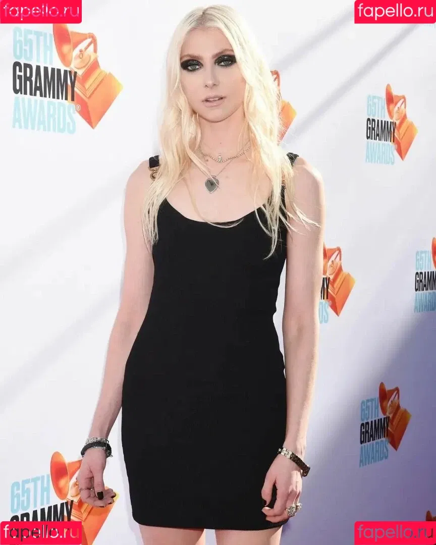 Taylor Momsen Onlyfans Photo Gallery 