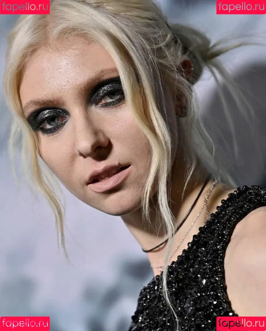 Taylor Momsen Onlyfans Photo Gallery 