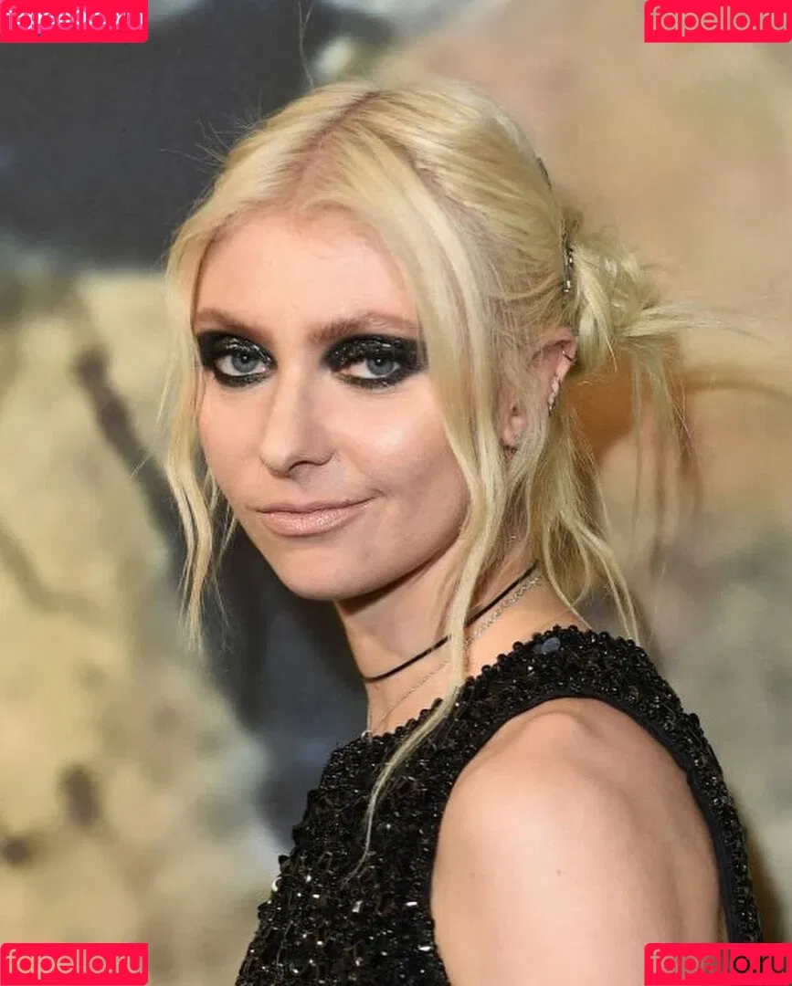 Taylor Momsen Onlyfans Photo Gallery 