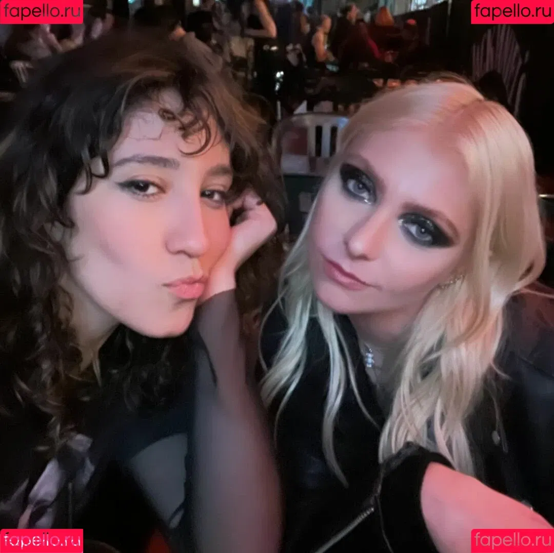 Taylor Momsen Onlyfans Photo Gallery 