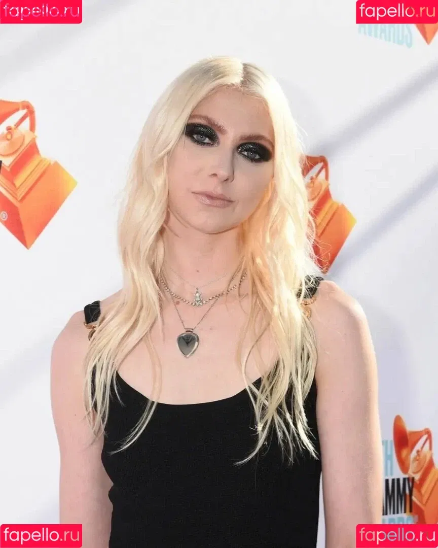 Taylor Momsen Onlyfans Photo Gallery 