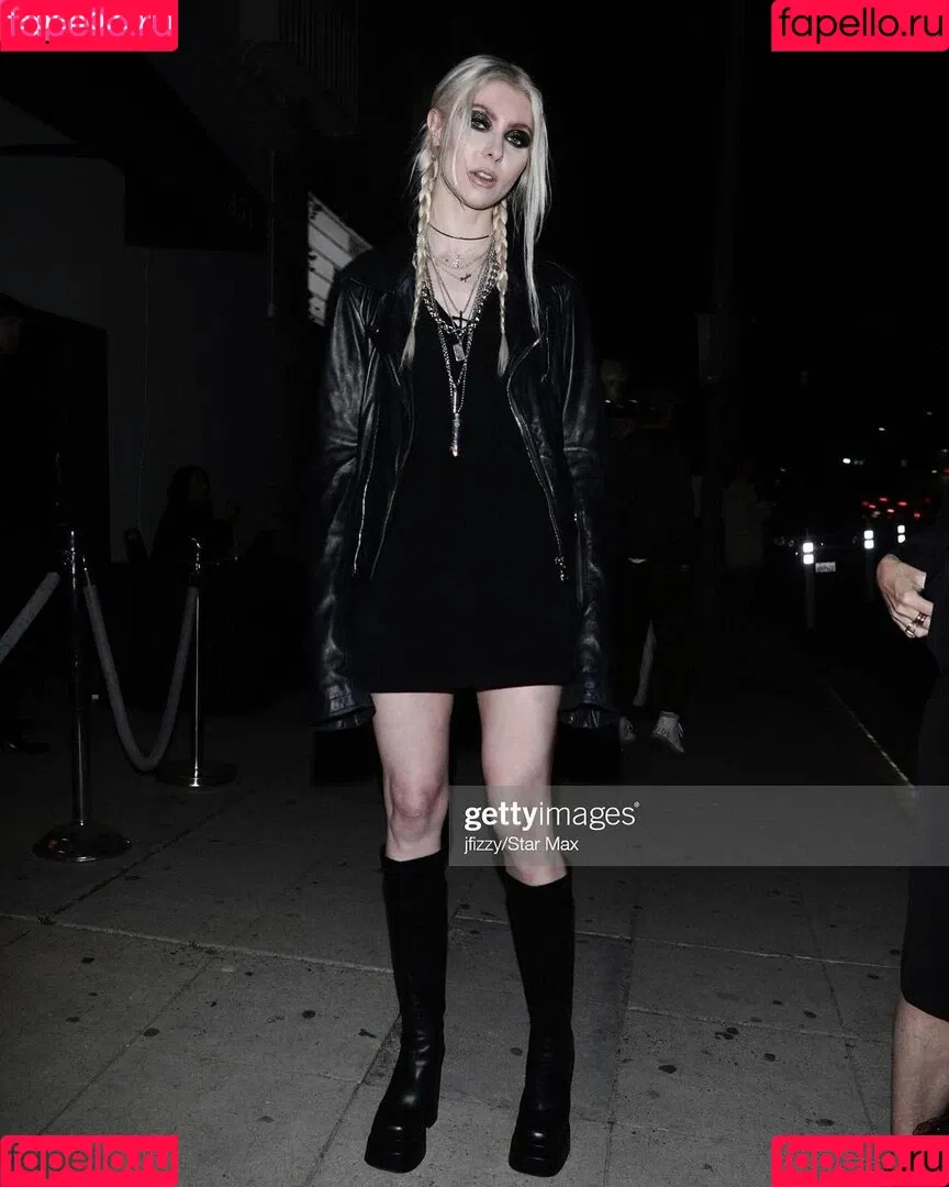 Taylor Momsen Onlyfans Photo Gallery 
