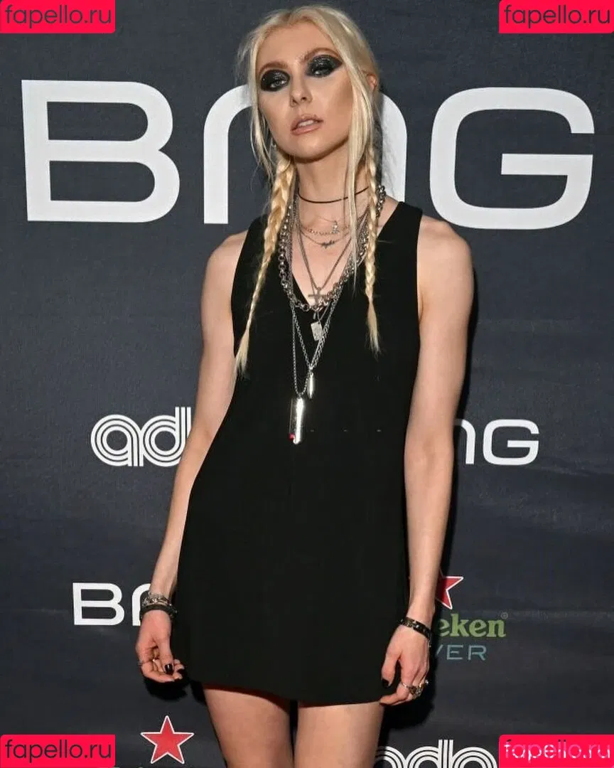 Taylor Momsen Onlyfans Photo Gallery 
