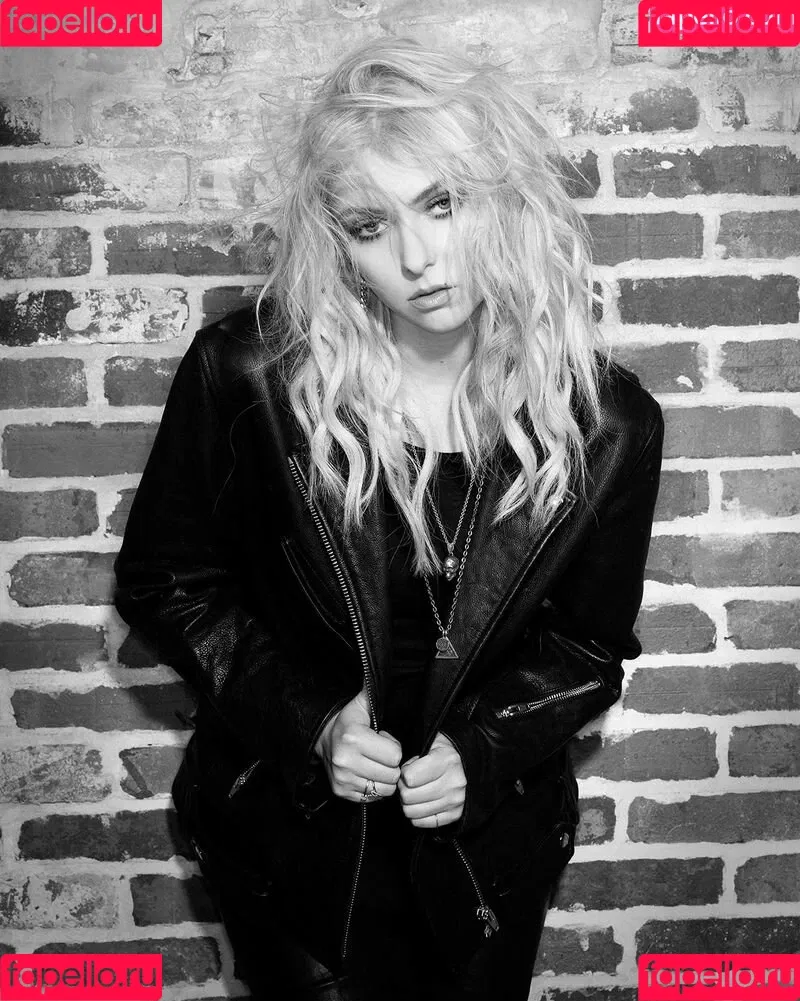 Taylor Momsen Onlyfans Photo Gallery 