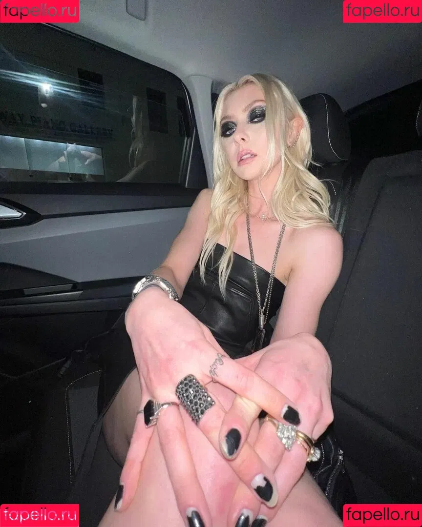 Taylor Momsen Onlyfans Photo Gallery 
