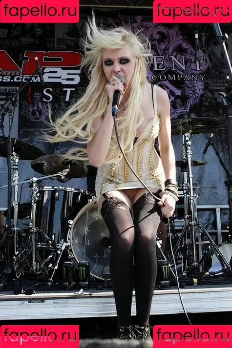 Taylor Momsen Onlyfans Photo Gallery 