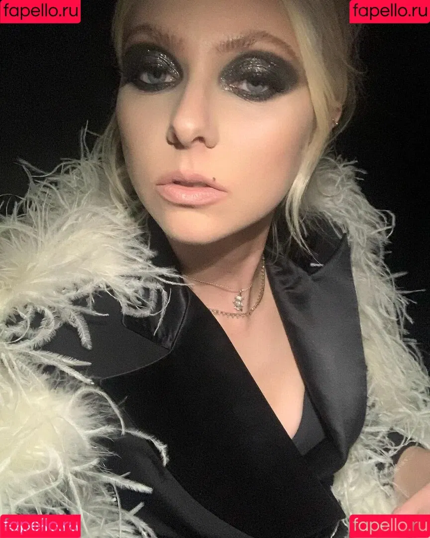 Taylor Momsen Onlyfans Photo Gallery 