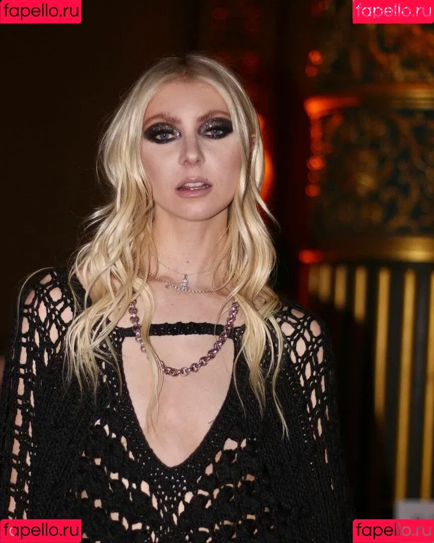 Taylor Momsen Onlyfans Photo Gallery 