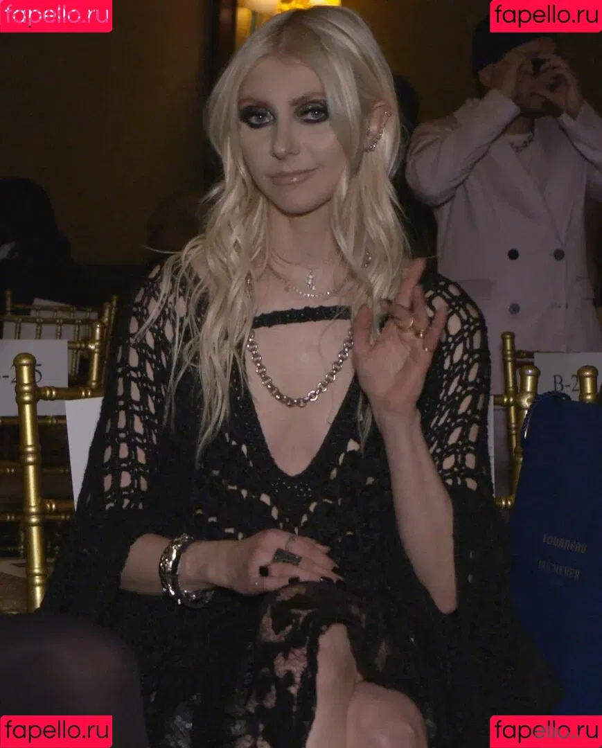 Taylor Momsen Onlyfans Photo Gallery 