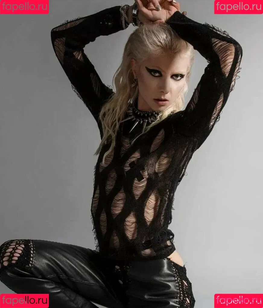 Taylor Momsen Onlyfans Photo Gallery 