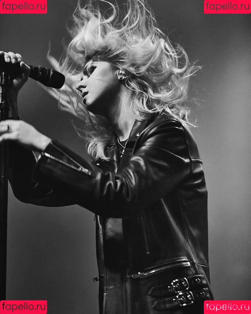 Taylor Momsen Onlyfans Photo Gallery 