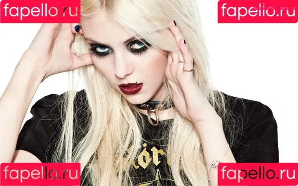 Taylor Momsen Onlyfans Photo Gallery 