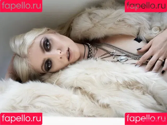 Taylor Momsen Onlyfans Photo Gallery 