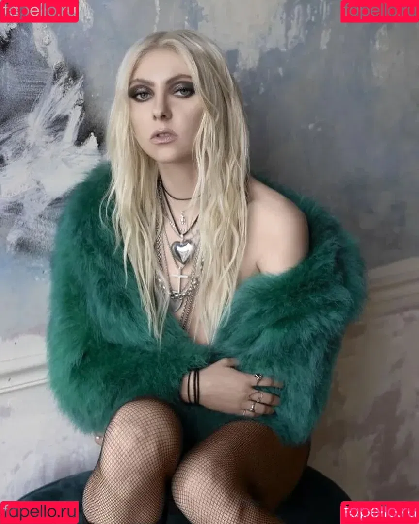 Taylor Momsen Onlyfans Photo Gallery 