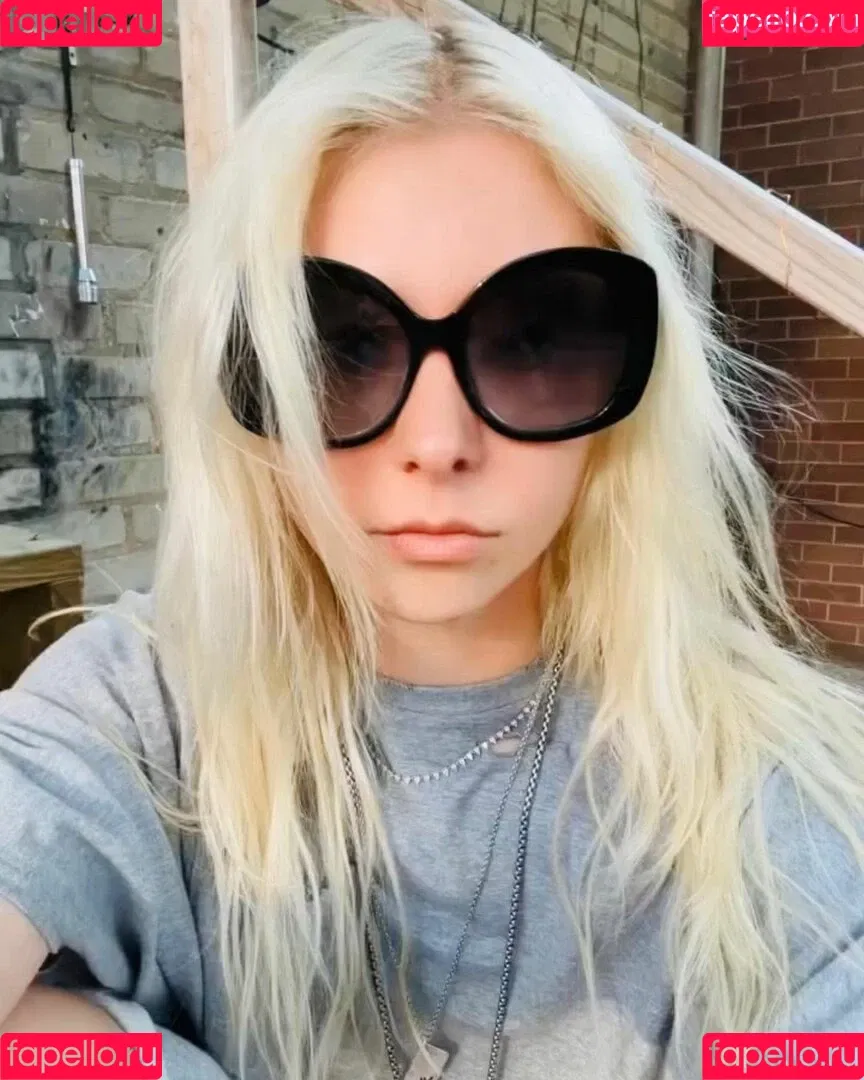 Taylor Momsen Onlyfans Photo Gallery 