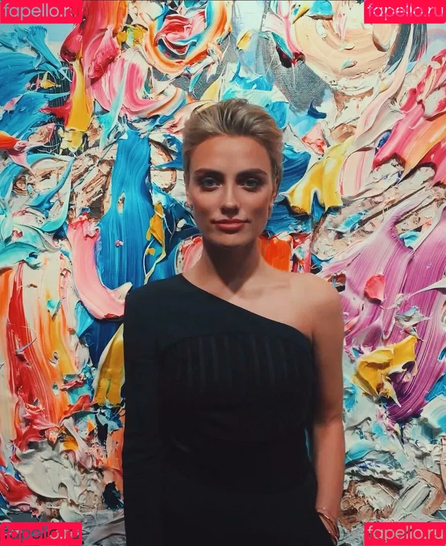 Wallis Day Onlyfans Photo Gallery 