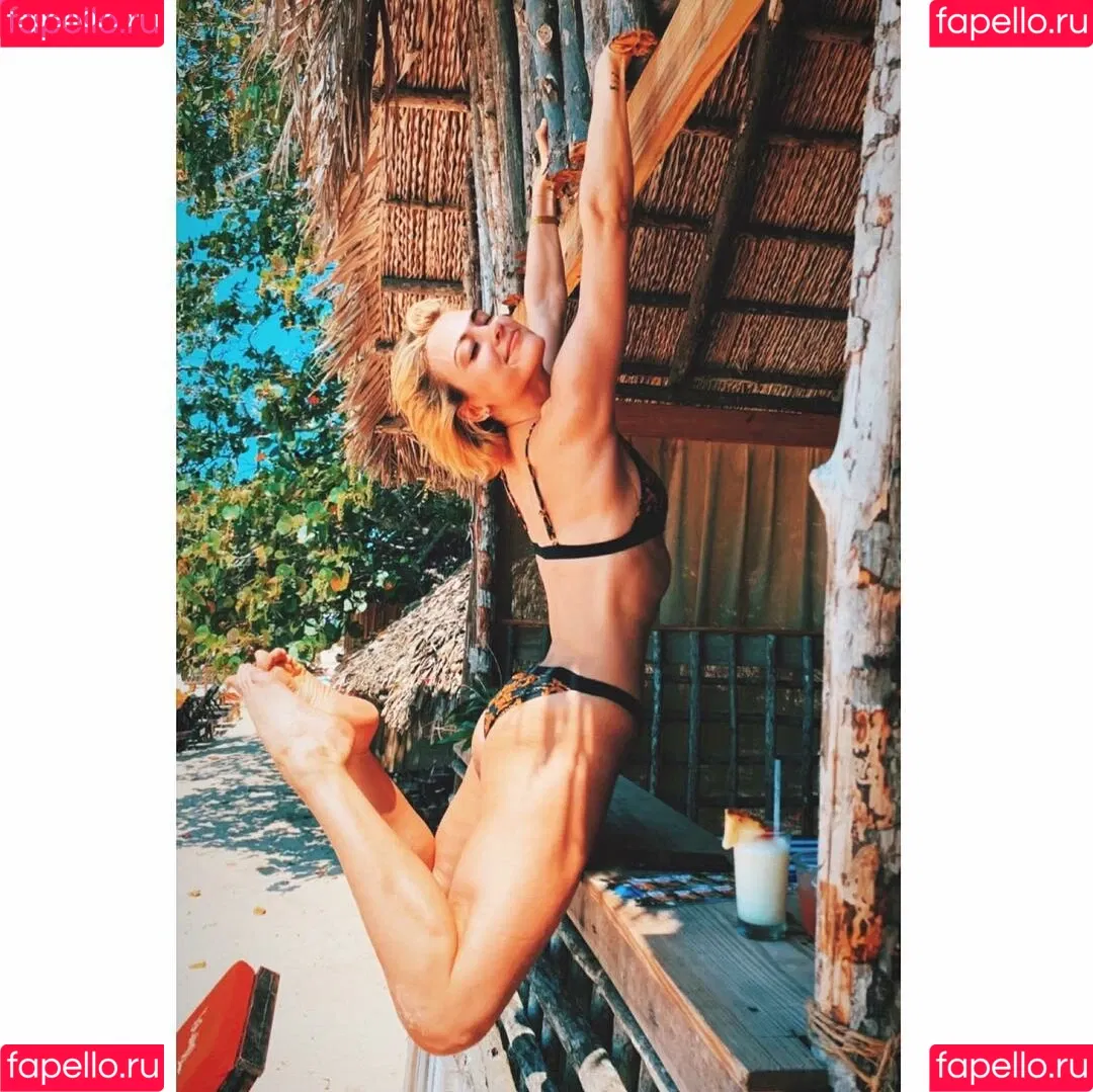 Wallis Day Onlyfans Photo Gallery 