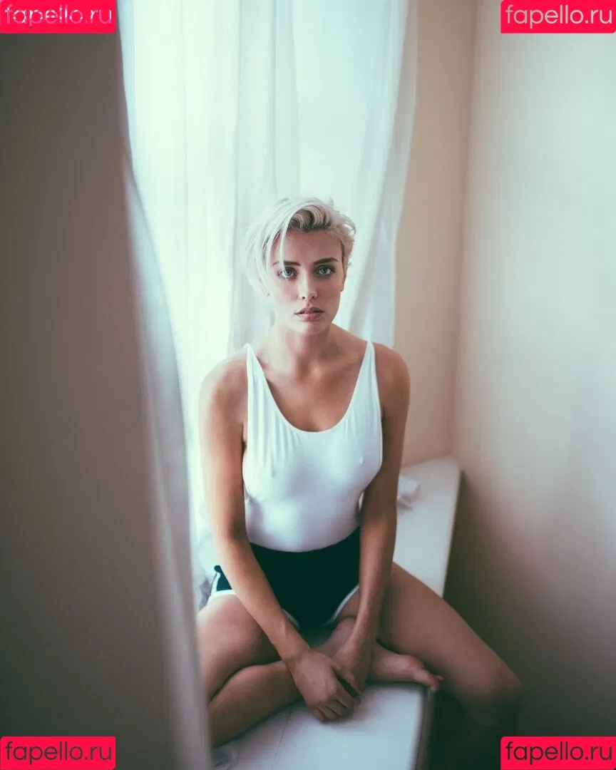 Wallis Day Onlyfans Photo Gallery 