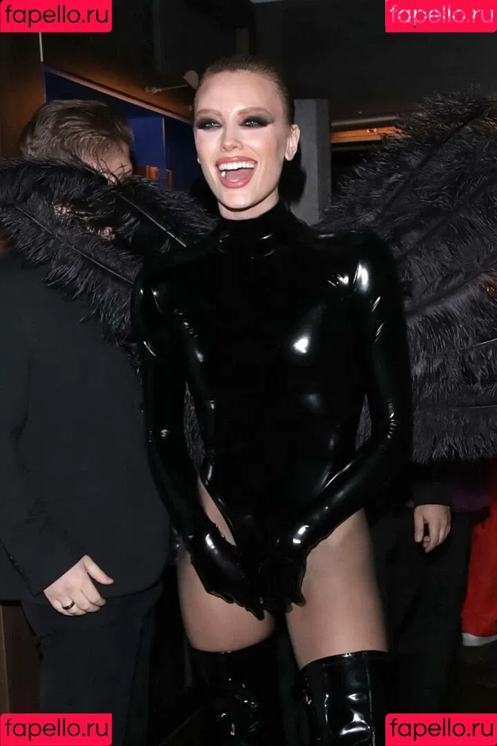 Wallis Day Onlyfans Photo Gallery 