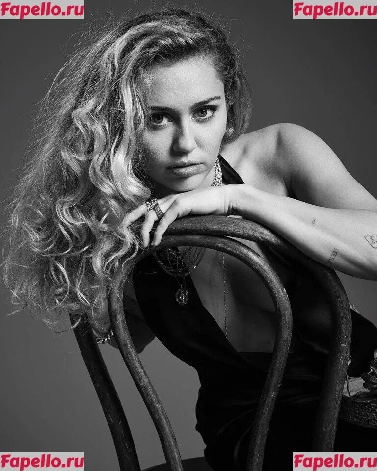 Miley Cyrus Onlyfans Photo Gallery 
