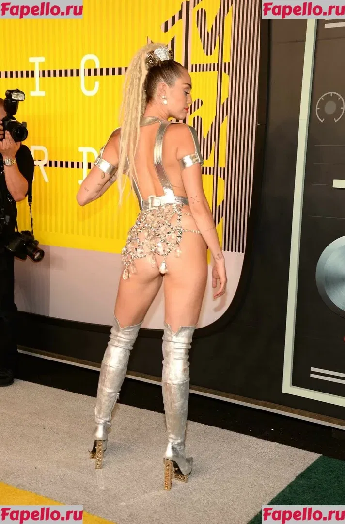 Miley Cyrus Onlyfans Photo Gallery 
