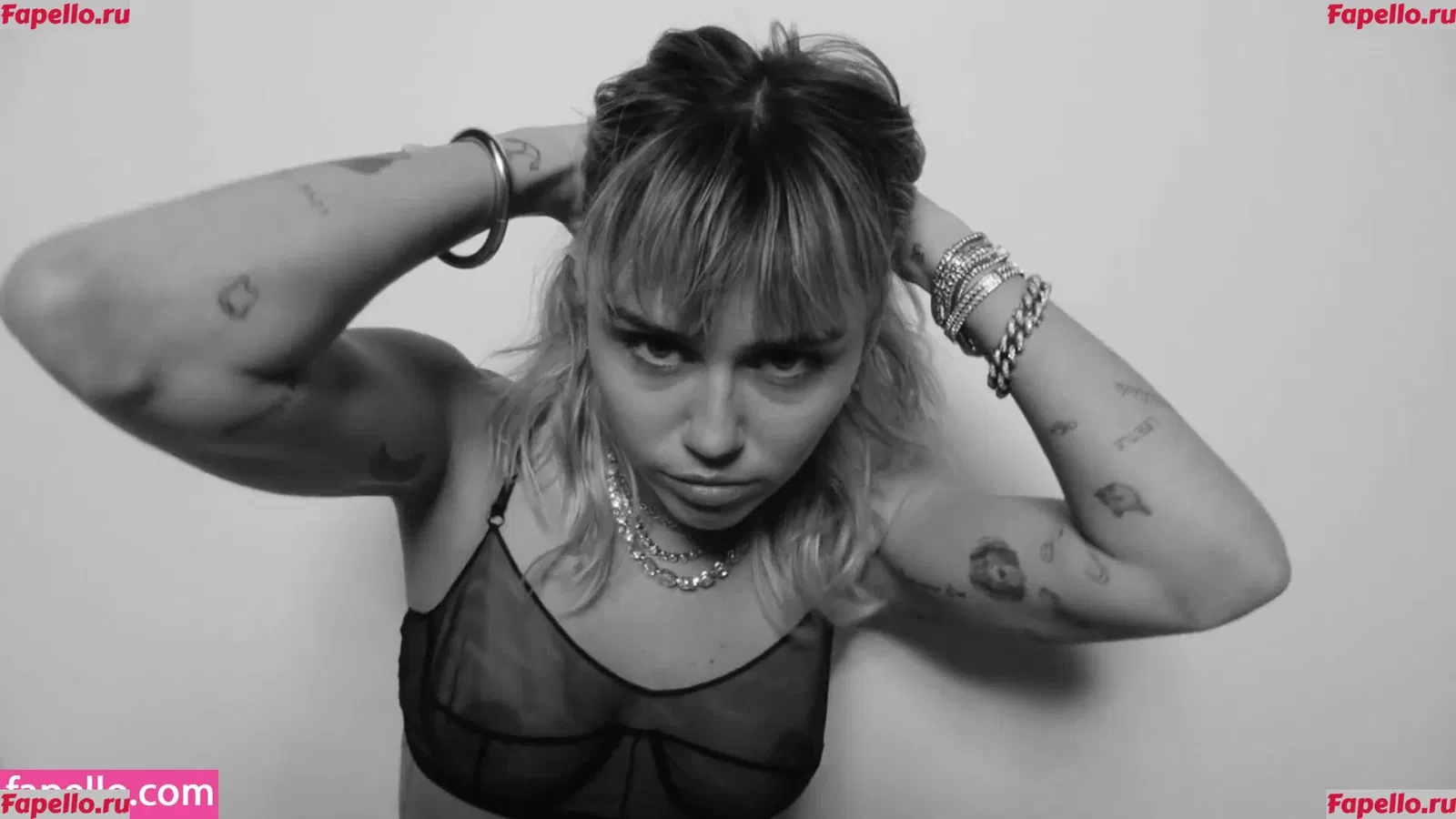 Miley Cyrus Onlyfans Photo Gallery 
