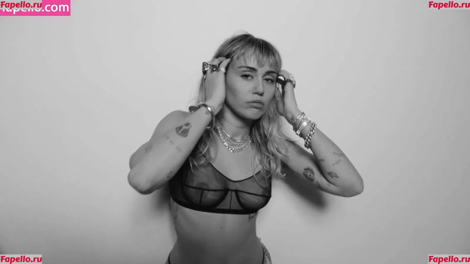 Miley Cyrus Onlyfans Photo Gallery 