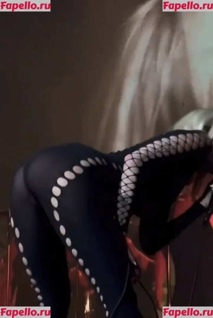 Miley Cyrus Onlyfans Photo Gallery 
