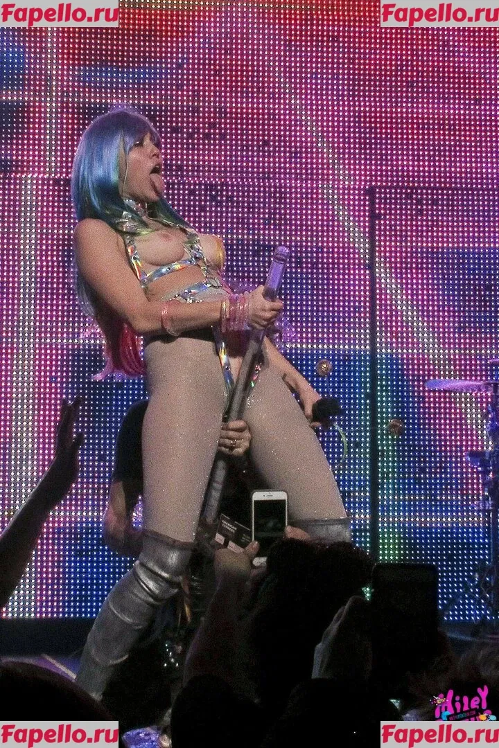 Miley Cyrus Onlyfans Photo Gallery 