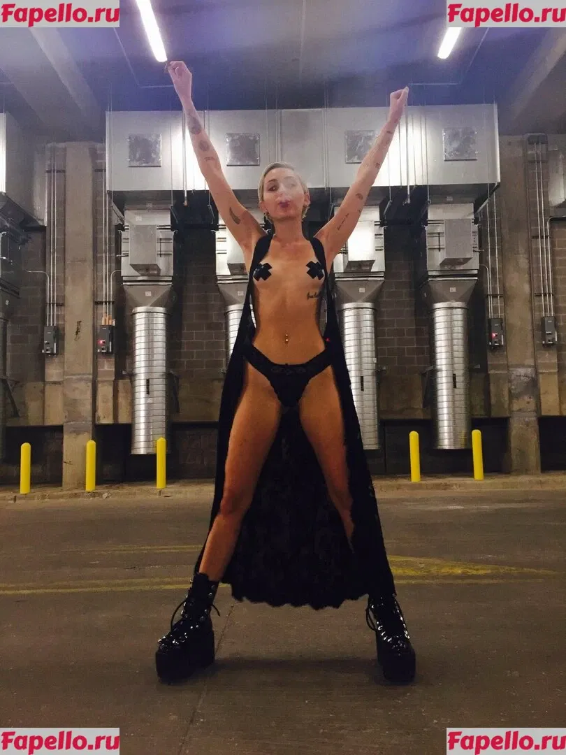 Miley Cyrus Onlyfans Photo Gallery 