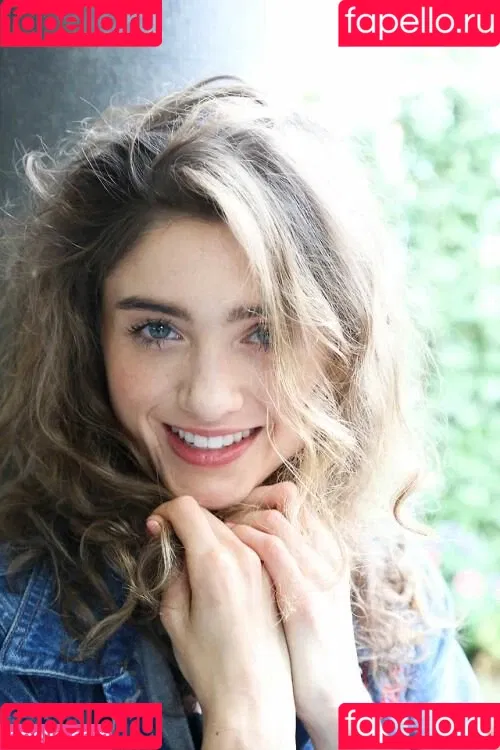 Natalia Dyer Onlyfans Photo Gallery 