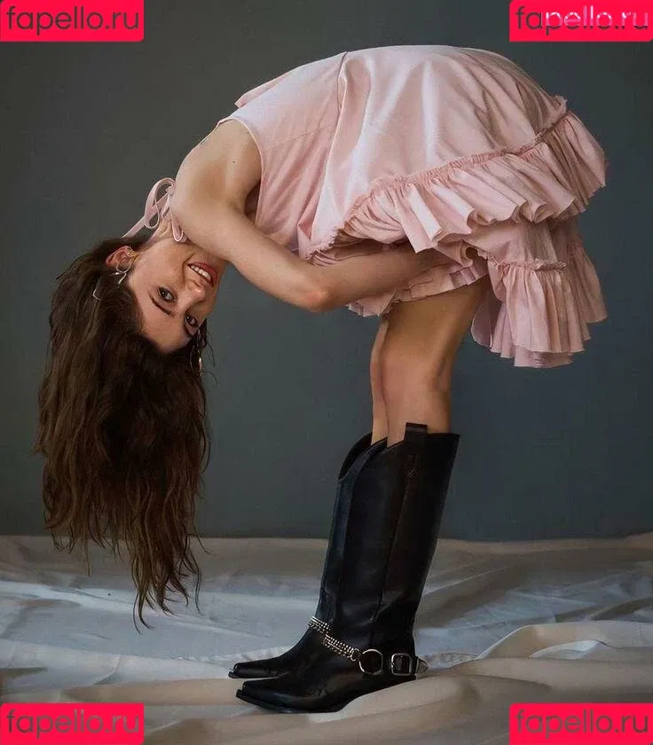 Natalia Dyer Onlyfans Photo Gallery 