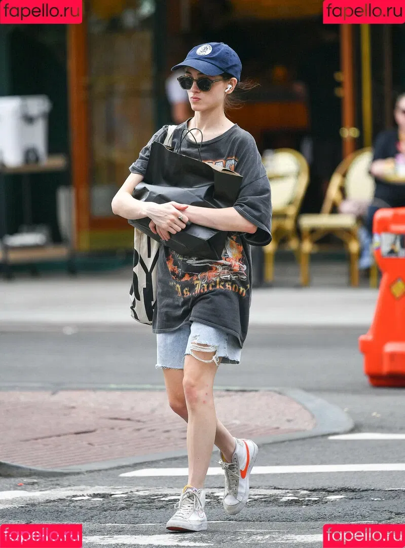 Natalia Dyer Onlyfans Photo Gallery 