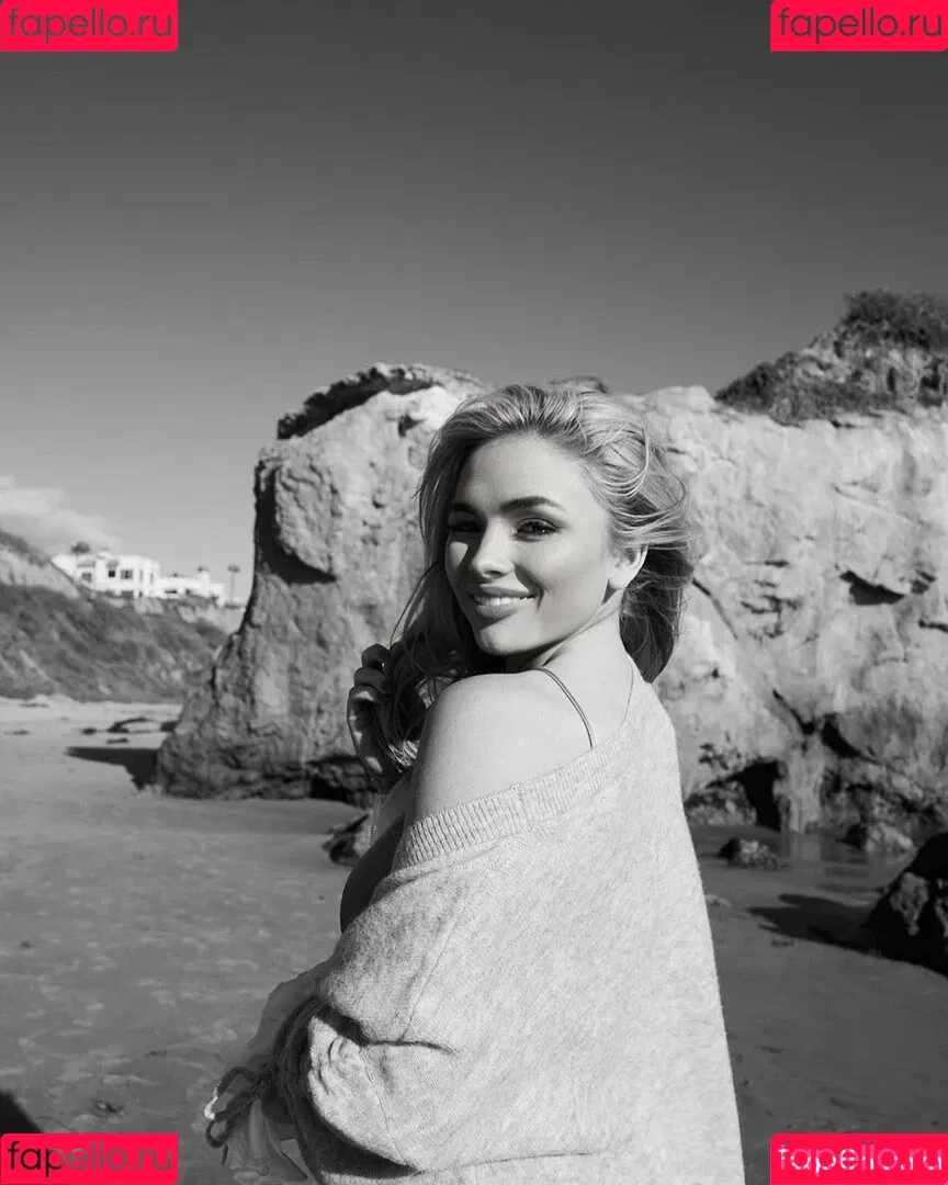Natalie Alyn Lind Onlyfans Photo Gallery 