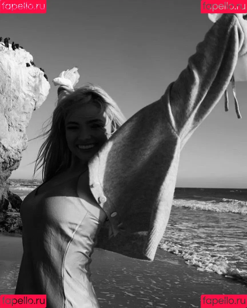 Natalie Alyn Lind Onlyfans Photo Gallery 