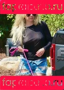 Avril Lavigne Onlyfans Photo Gallery 