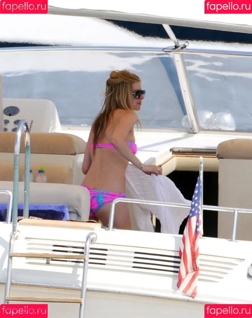 Avril Lavigne Onlyfans Photo Gallery 