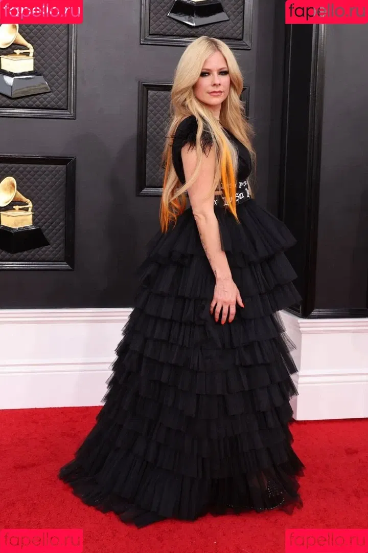 Avril Lavigne Onlyfans Photo Gallery 