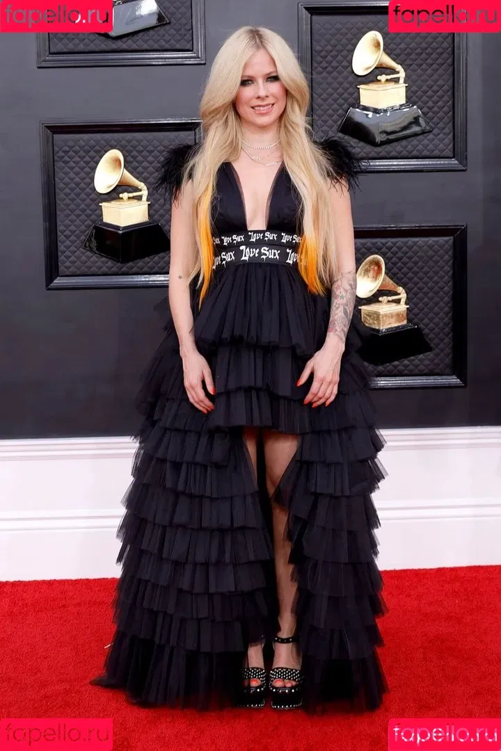 Avril Lavigne Onlyfans Photo Gallery 